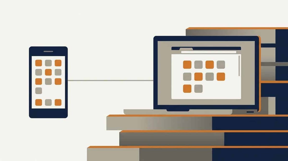 Illustration af en smartphone med native app ved siden af et browservindue med samme løsning, der viser forskellen i omfang mellem app og webapp.